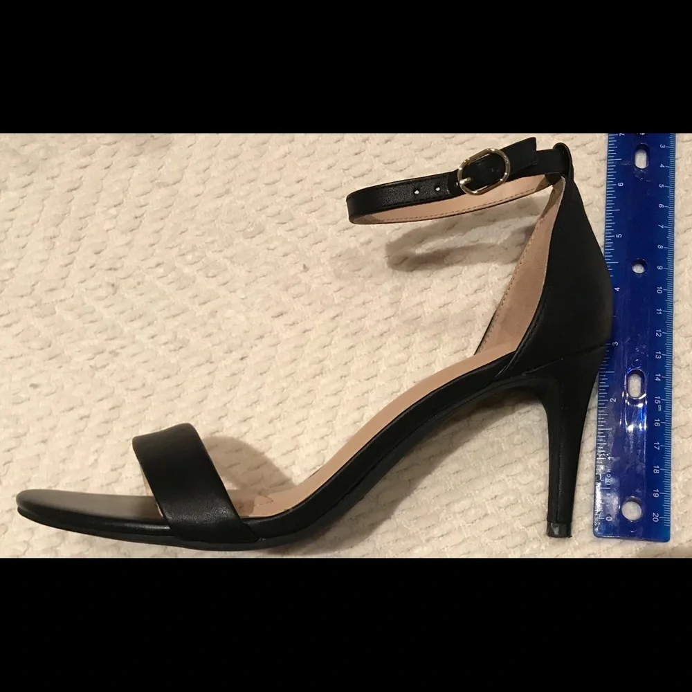 Kelly & Katie Black Sandals - Picture 2 of 7